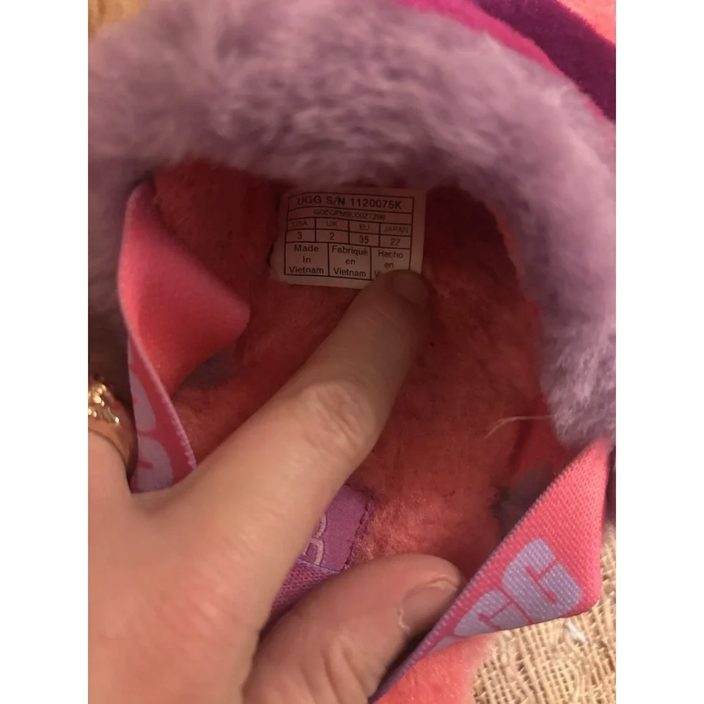 Ugg Fluff Yeah Sheepskin Slides Pink/‎ Purple/ Rainbow  Kids Sz 3